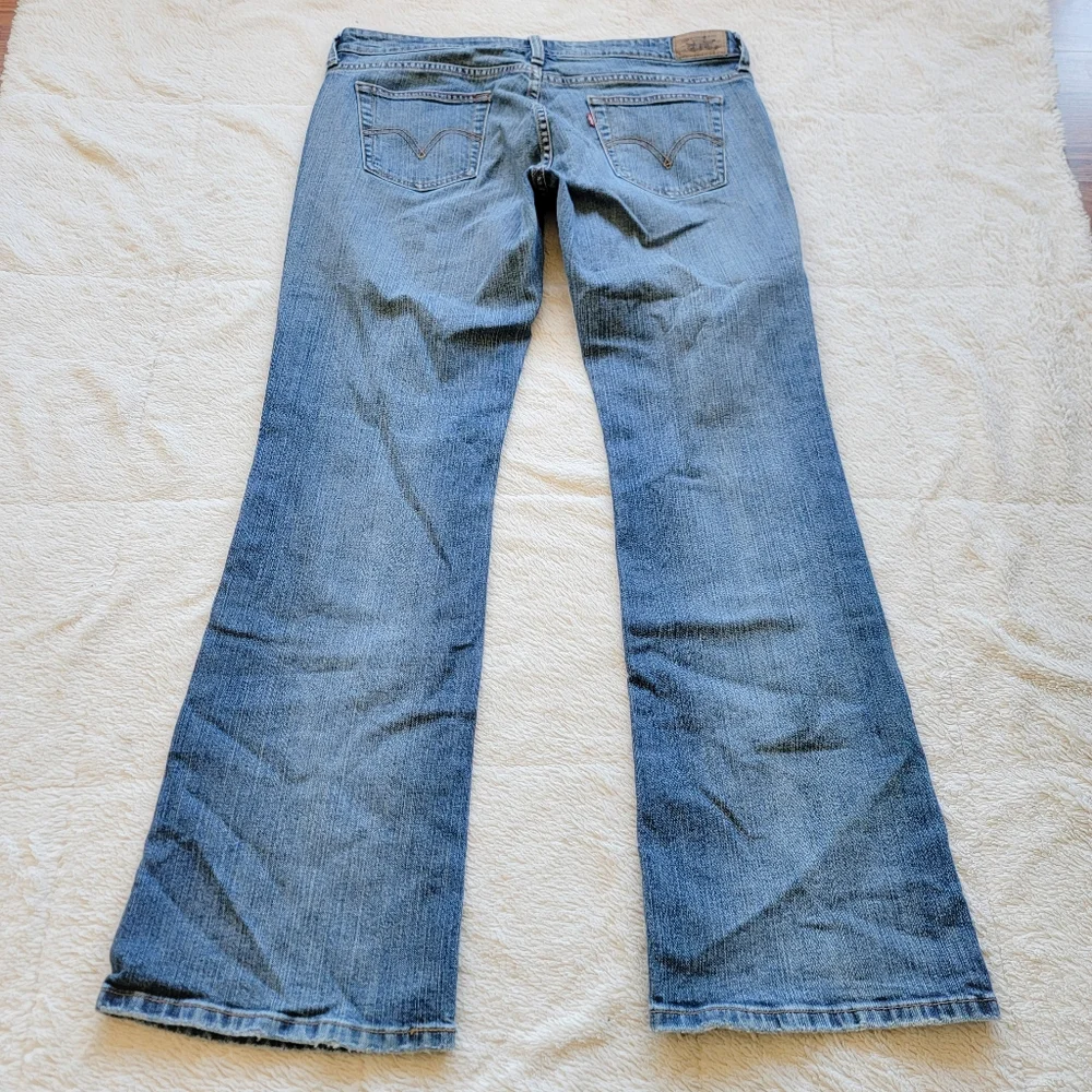 Levis 545 Low Rise Bootcut Leg Jeans - Picture 3 of 4
